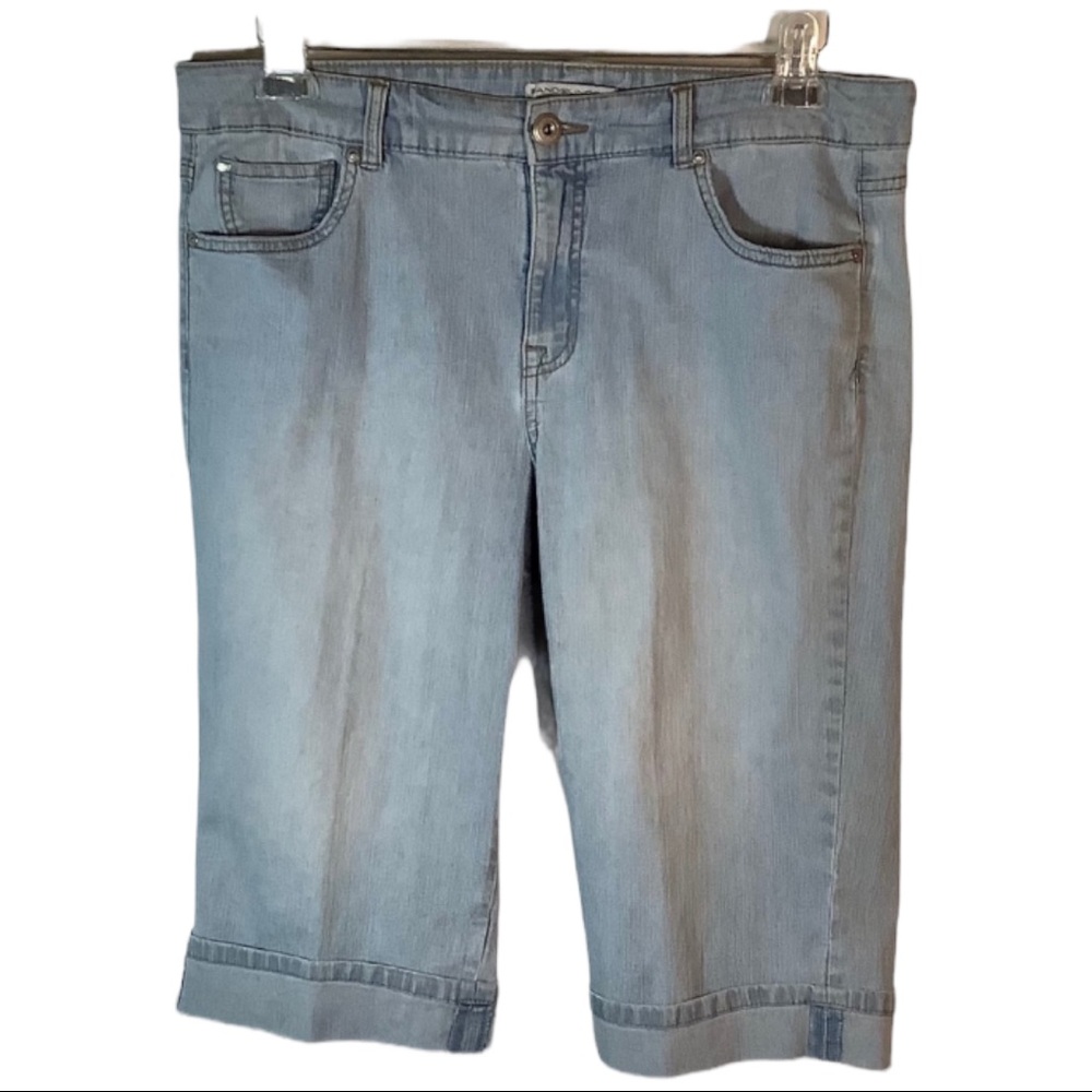 Bandolino Brady Skimmers Cuffed Capri Jeans Distressed Light Wash Size 12